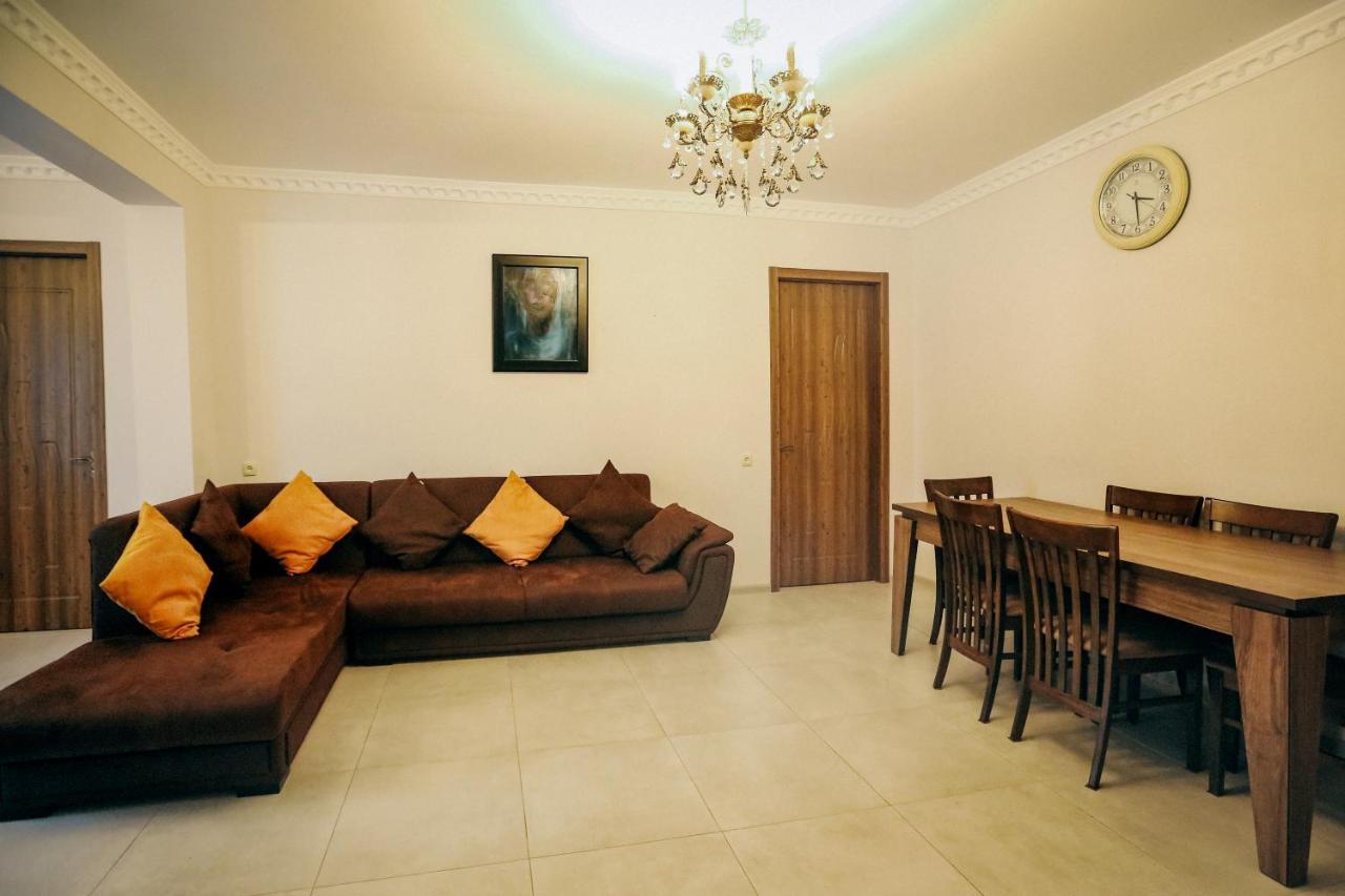 Bebo Babu Guest House Kutaisi Ngoại thất bức ảnh