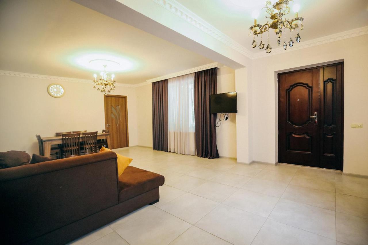Bebo Babu Guest House Kutaisi Ngoại thất bức ảnh