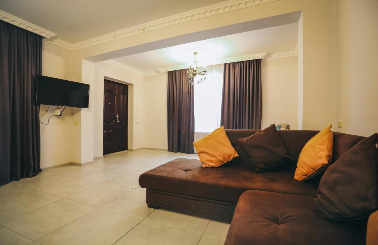 Bebo Babu Guest House Kutaisi Ngoại thất bức ảnh